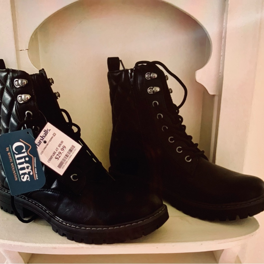 Cliffs by White Mountain Black Quilted Moto Boots